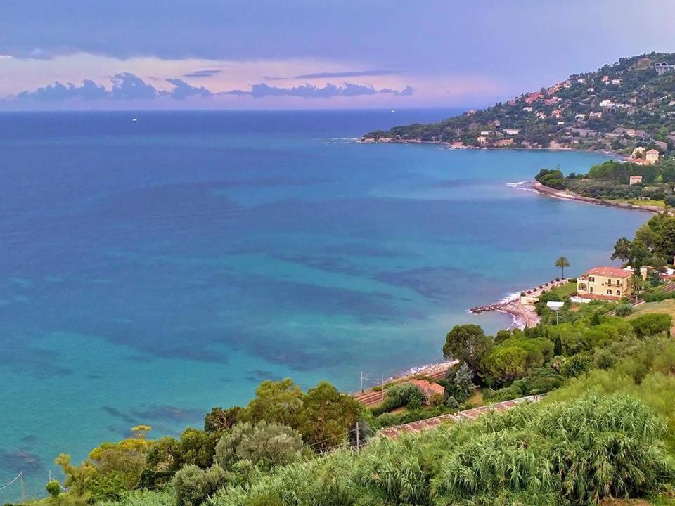 Romantic Casa Lorenzina Affittacamere Ventimiglia Exteriör bild