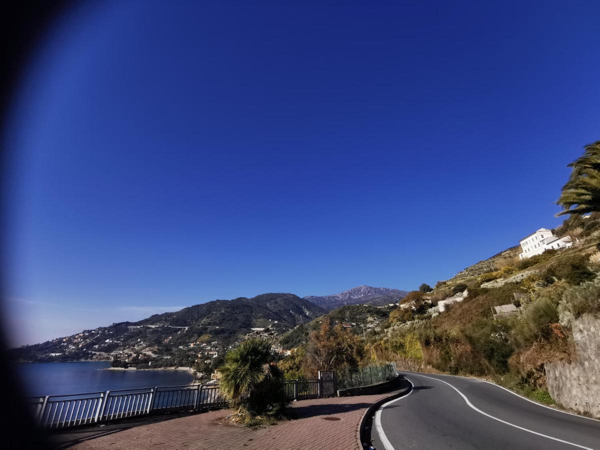 Romantic Casa Lorenzina Affittacamere Ventimiglia Exteriör bild