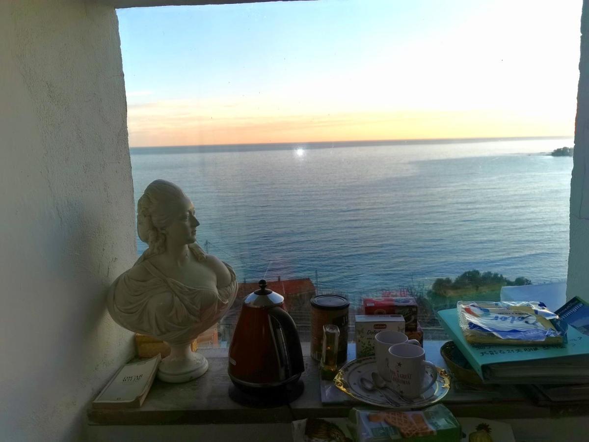 Romantic Casa Lorenzina Affittacamere Ventimiglia Exteriör bild