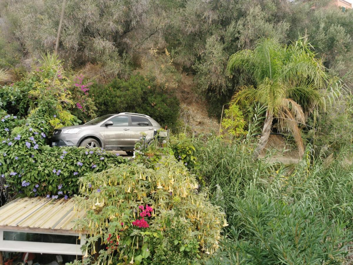 Romantic Casa Lorenzina Affittacamere Ventimiglia Exteriör bild